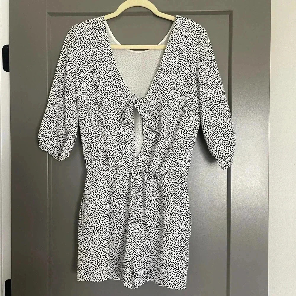 Zara Dots Print V-Neck Elbow Sleeve Open Back Romper White Black Size S